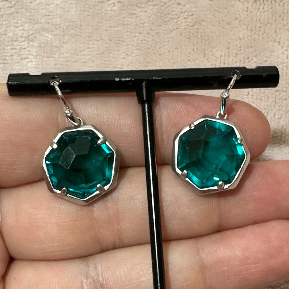 Kendra Scott Cynthia Gold Earrings in London Blue - Picture 7 of 9